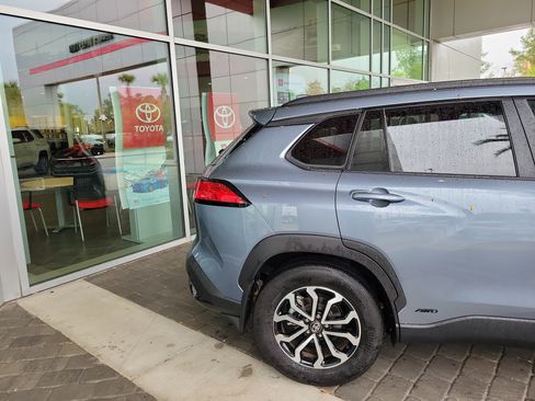 Certified 2024 Toyota Corolla Cross SE image 6