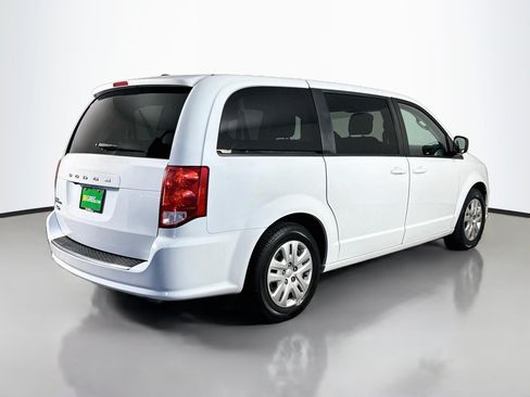 Used 2018 Dodge Grand Caravan SE w/ UConnect Hands-Free Group FWD image 10