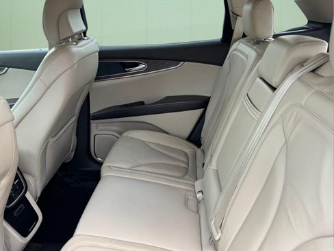 Used 2017 Lincoln MKX Select w/ MKX Climate Package AWD/4WD image 9