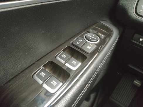 Used 2019 Kia Sorento LX image 27