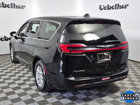 Used 2024 Chrysler Pacifica Touring-L image 5