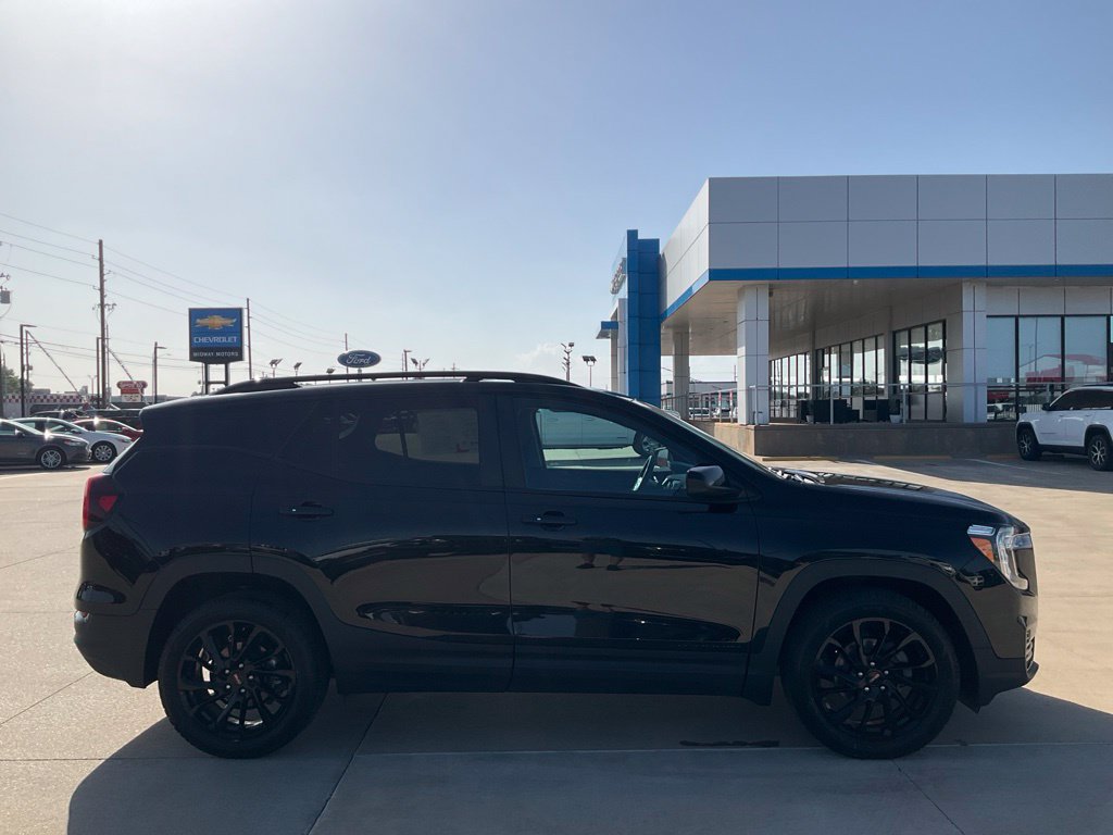 Used 2023 GMC Terrain SLE w/ Driver Convenience Package FWD image 35