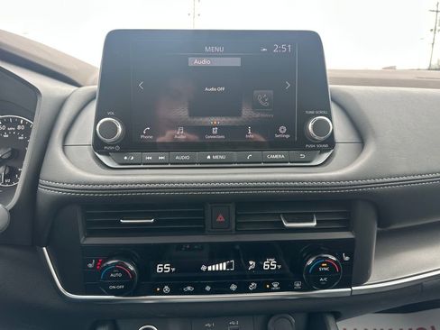 Used 2023 Nissan Rogue SV w/ SV Premium B Package image 23