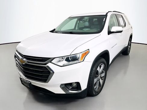 Used 2019 Chevrolet Traverse LT w/ LT Premium Package AWD/4WD image 3