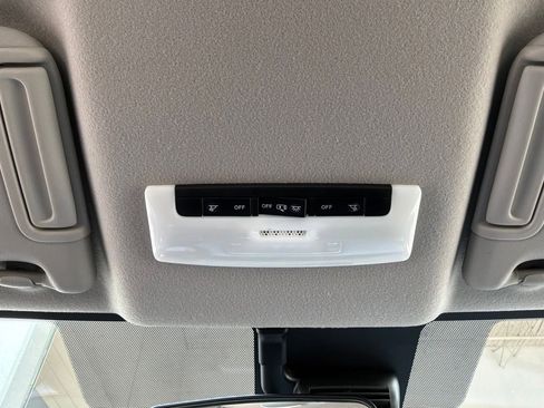 Used 2025 Nissan Versa SV FWD image 16