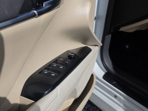 Used 2020 Toyota Camry XLE FWD image 18