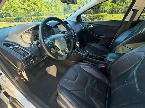 Used 2015 Ford Focus Titanium FWD image 9