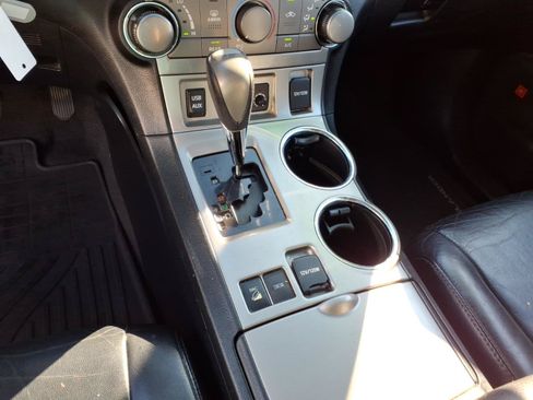 Used 2012 Toyota Highlander SE w/ Tow Pkg AWD/4WD image 11