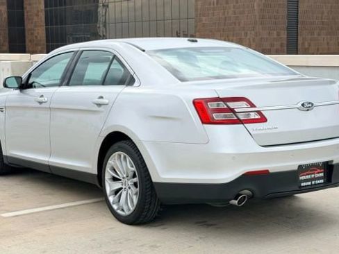 Used 2019 Ford Taurus Limited image 9