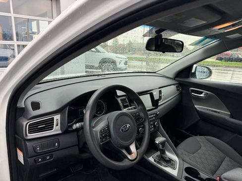 Used 2017 Kia Niro FE FWD image 8