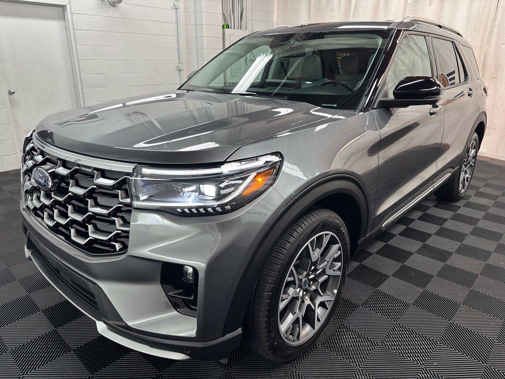 Used 2025 Ford Explorer Platinum w/ Ultimate Package AWD/4WD image 4