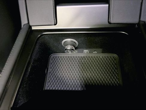 Used 2024 Bentley Continental GT image 28