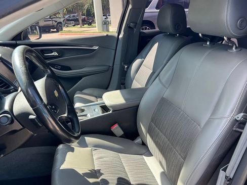 Used 2017 Chevrolet Impala LT FWD image 9