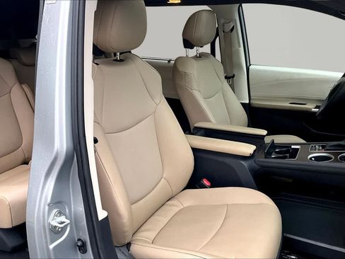 Certified 2023 Toyota Sienna XLE FWD image 9