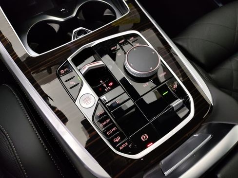 Used 2026 BMW X7 xDrive40i w/ M Sport Package image 22