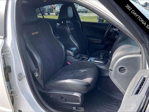 Used 2017 Dodge Charger R/T RWD image 7