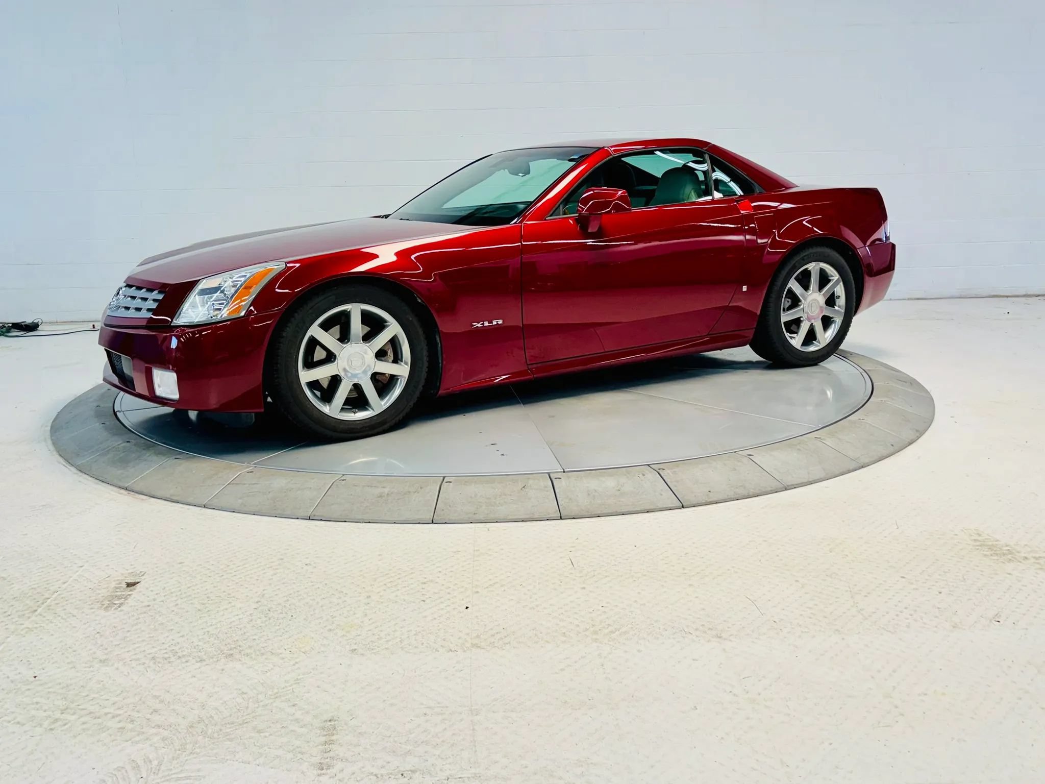 Used 2006 Cadillac XLR RWD image 6