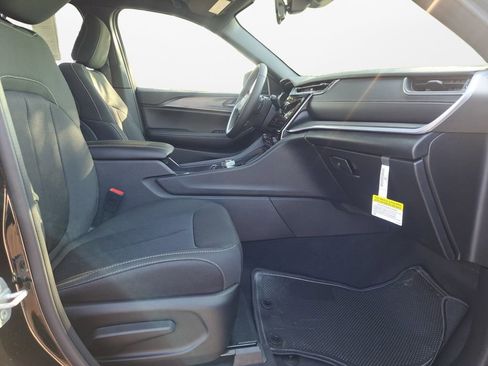 New 2025 Jeep Grand Cherokee L Laredo w/ Luxury Tech Group I image 24