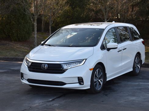 Used 2022 Honda Odyssey Touring image 2