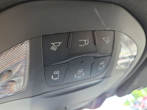 Used 2023 Chrysler Pacifica Touring-L w/ Uconnect Theater Family Group AWD/4WD image 22
