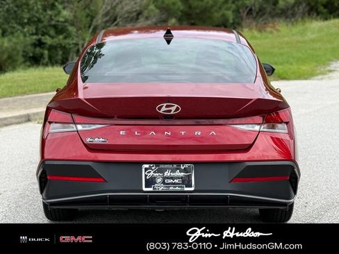 Used 2024 Hyundai Elantra SEL FWD image 12