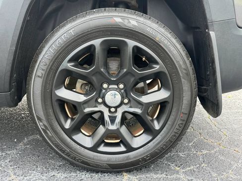 Used 2018 Jeep Renegade Latitude w/ Cold Weather Group AWD/4WD image 4