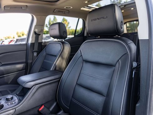 Used 2021 GMC Acadia Denali w/ Denali Ultimate Package AWD/4WD image 19