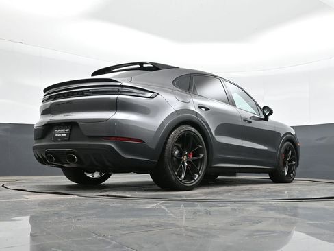 Certified 2025 Porsche Cayenne GTS AWD/4WD image 37