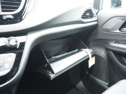 New 2026 Chrysler Voyager LX FWD image 32