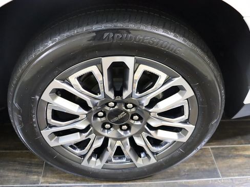 Used 2024 GMC Yukon XL Denali Ultimate AWD/4WD image 34