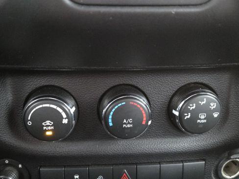 Used 2015 Jeep Wrangler Unlimited Sport w/ Quick Order Package 24S image 25