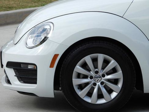 Used 2018 Volkswagen Beetle 2.0T FWD image 14