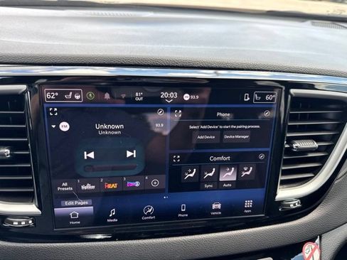 Used 2025 Chrysler Pacifica Select FWD image 28