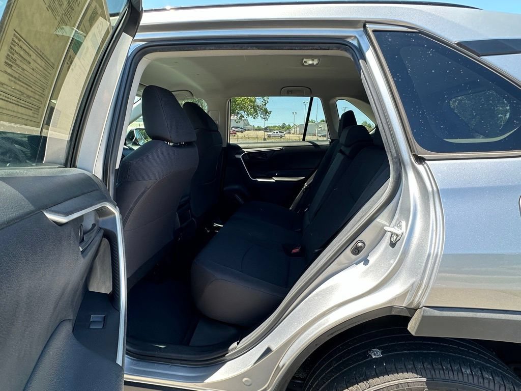 Used 2021 Toyota RAV4 LE FWD image 27
