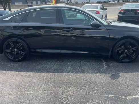 Used 2018 Honda Accord Sport image 4