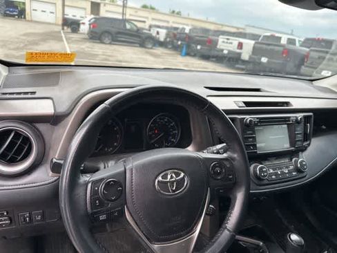 Used 2018 Toyota RAV4 XLE AWD/4WD image 7