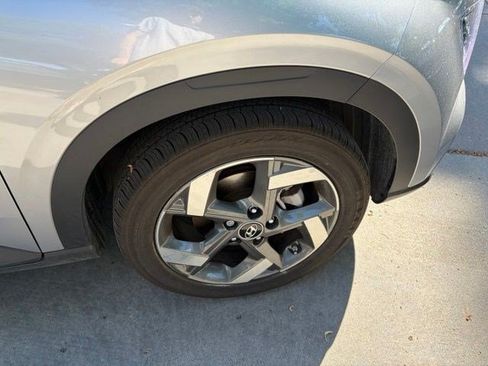 Used 2024 Hyundai Venue SEL FWD image 13