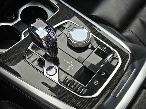 Used 2021 BMW X7 xDrive40i w/ M Sport Package AWD/4WD image 25