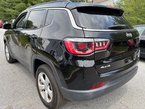 Used 2017 Jeep Compass Latitude w/ Popular Equipment Group AWD/4WD image 4
