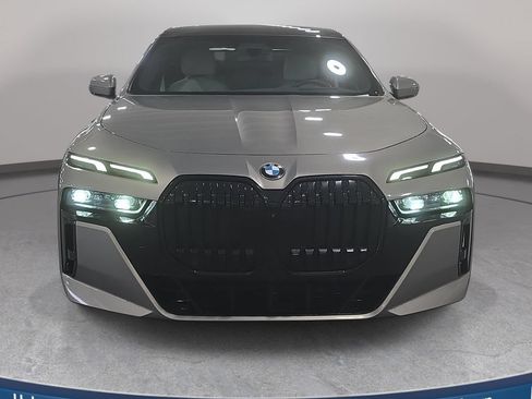 Used 2023 BMW 740i RWD image 3