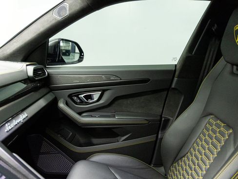 Used 2024 Lamborghini Urus S AWD/4WD image 40