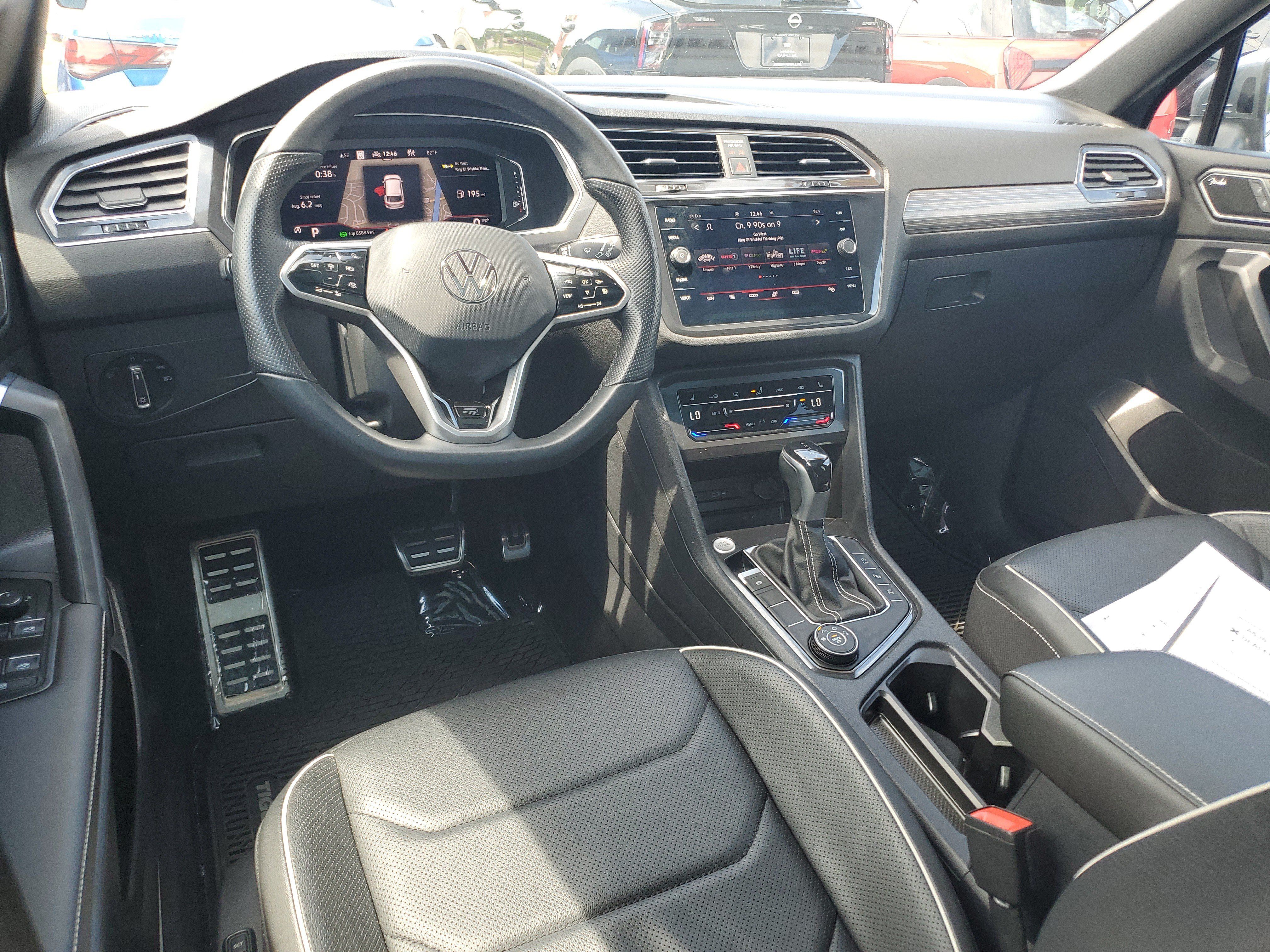 Used 2022 Volkswagen Tiguan SEL R-Line AWD/4WD image 9