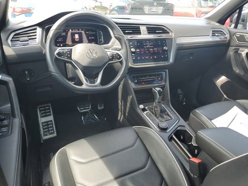 Used 2022 Volkswagen Tiguan SEL R-Line AWD/4WD image 9