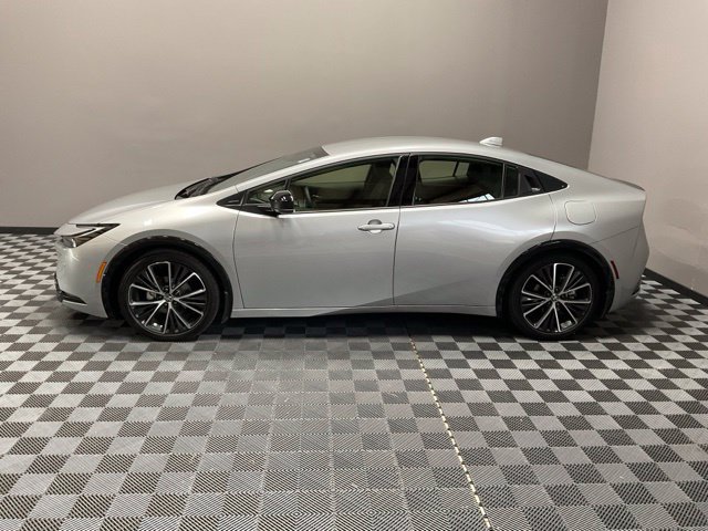 Used 2024 Toyota Prius XLE FWD image 6