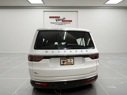 Used 2024 Jeep Wagoneer L Series III w/ Flexible Seating Group AWD/4WD image 4