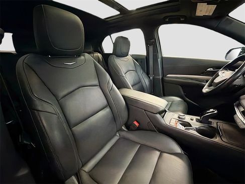 Used 2020 Cadillac XT4 Premium Luxury w/ Cold Weather Package image 28