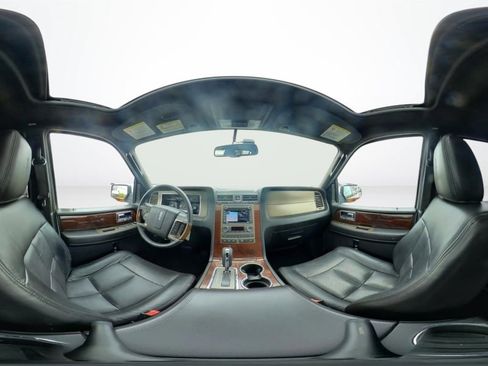 Used 2014 Lincoln Navigator 2WD image 35
