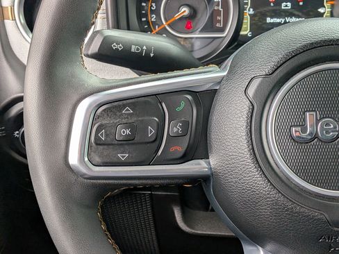 Used 2025 Jeep Wrangler Unlimited Sahara AWD/4WD image 13