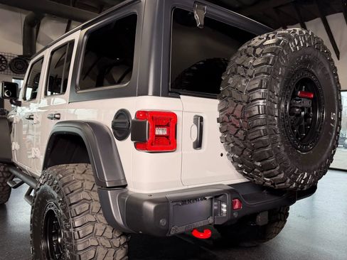 Used 2024 Jeep Wrangler Unlimited Rubicon w/ Capability Package image 10