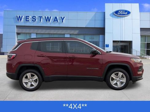 Used 2022 Jeep Compass Latitude image 3